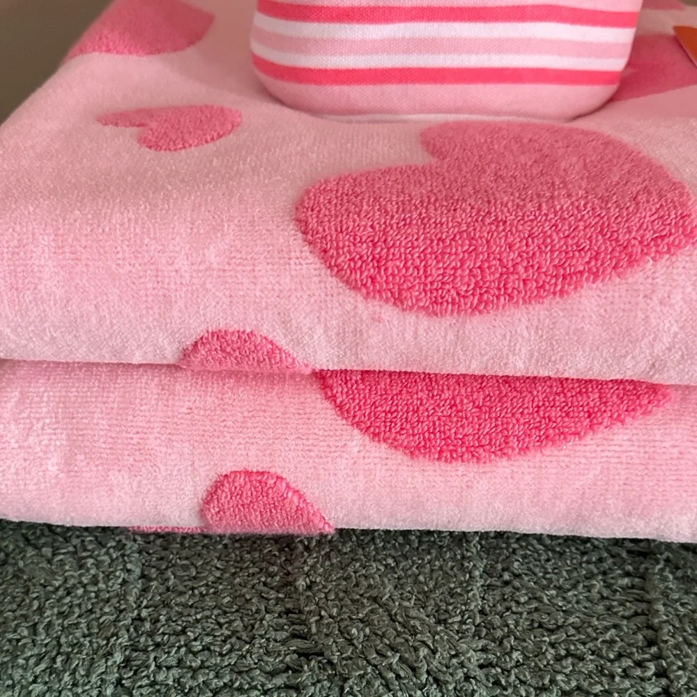 Caro Kids 2 Bath Towels & 5 Washcloths Vibrant Pink Hearts 💕 NEW!